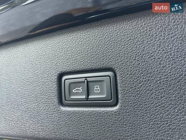 Чорний Ауді RS Q8, об'ємом двигуна 4 л та пробігом 34 тис. км за 118000 $, фото 26 на Automoto.ua