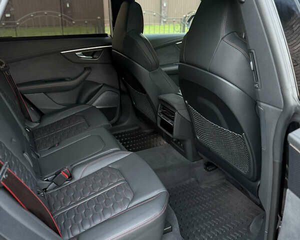 Чорний Ауді RS Q8, об'ємом двигуна 4 л та пробігом 17 тис. км за 103500 $, фото 12 на Automoto.ua