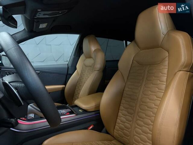 Чорний Ауді RS Q8, об'ємом двигуна 4 л та пробігом 9 тис. км за 153500 $, фото 46 на Automoto.ua