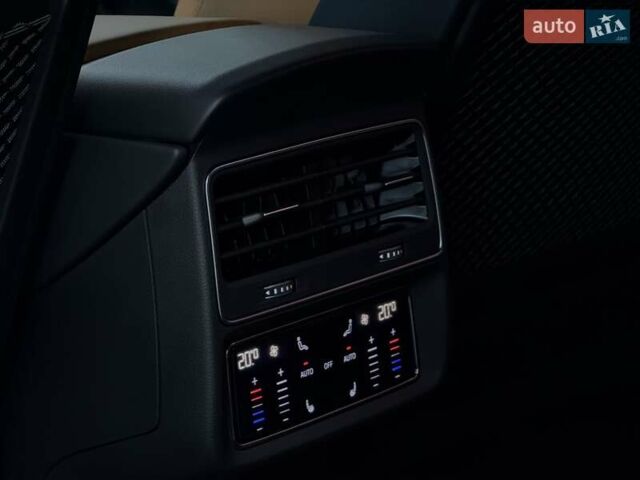 Чорний Ауді RS Q8, об'ємом двигуна 4 л та пробігом 9 тис. км за 153500 $, фото 59 на Automoto.ua
