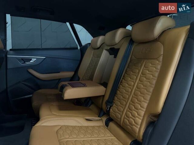 Чорний Ауді RS Q8, об'ємом двигуна 4 л та пробігом 9 тис. км за 153500 $, фото 61 на Automoto.ua