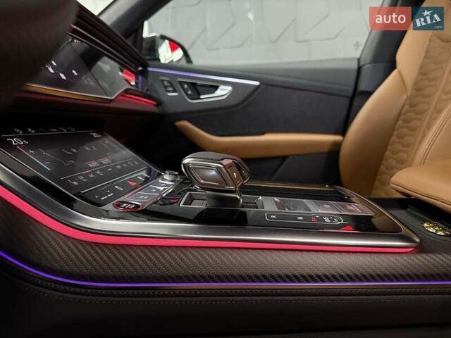 Чорний Ауді RS Q8, об'ємом двигуна 4 л та пробігом 9 тис. км за 153500 $, фото 47 на Automoto.ua