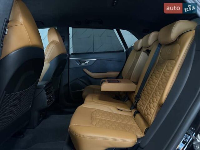 Чорний Ауді RS Q8, об'ємом двигуна 4 л та пробігом 9 тис. км за 153500 $, фото 60 на Automoto.ua