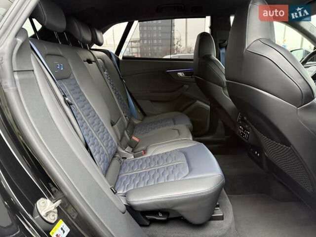 Чорний Ауді RS Q8, об'ємом двигуна 4 л та пробігом 52 тис. км за 145000 $, фото 17 на Automoto.ua