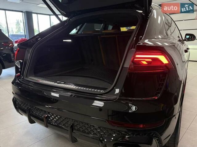 Чорний Ауді RS Q8, об'ємом двигуна 4 л та пробігом 9 тис. км за 153500 $, фото 68 на Automoto.ua