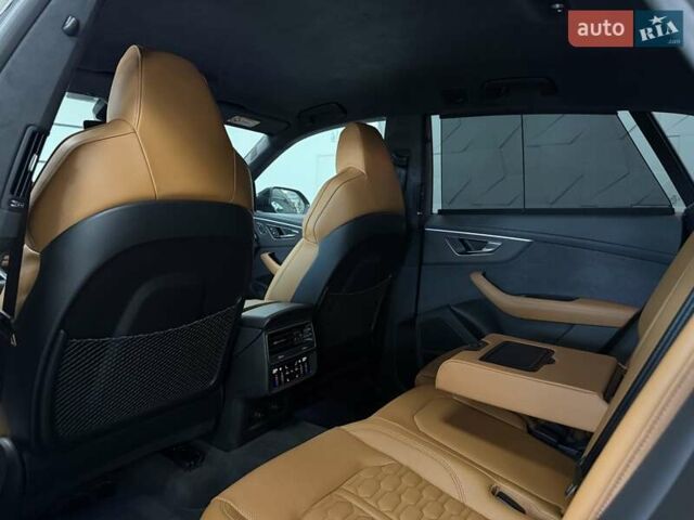 Чорний Ауді RS Q8, об'ємом двигуна 4 л та пробігом 9 тис. км за 153500 $, фото 57 на Automoto.ua