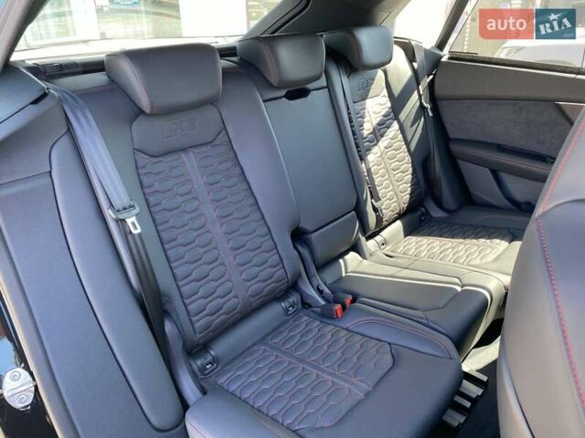 Чорний Ауді RS Q8, об'ємом двигуна 4 л та пробігом 1 тис. км за 154894 $, фото 21 на Automoto.ua