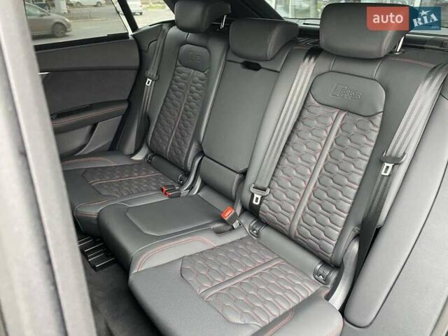 Чорний Ауді RS Q8, об'ємом двигуна 4 л та пробігом 1 тис. км за 159298 $, фото 25 на Automoto.ua