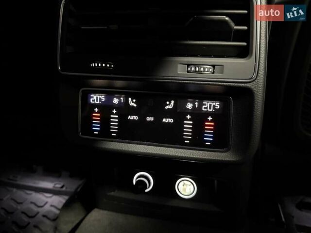Серый Ауди RS Q8, объемом двигателя 4 л и пробегом 67 тыс. км за 91500 $, фото 84 на Automoto.ua