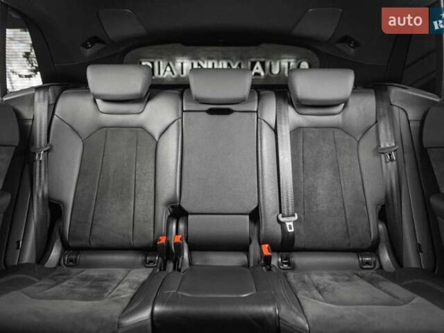 Сірий Ауді RS Q8, об'ємом двигуна 4 л та пробігом 94 тис. км за 88900 $, фото 11 на Automoto.ua