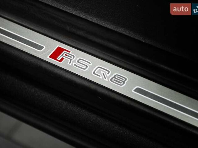 Сірий Ауді RS Q8, об'ємом двигуна 4 л та пробігом 94 тис. км за 88900 $, фото 44 на Automoto.ua