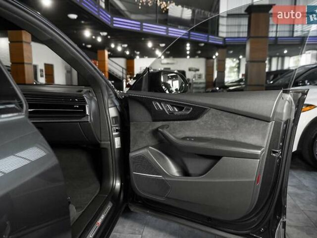 Сірий Ауді RS Q8, об'ємом двигуна 4 л та пробігом 94 тис. км за 88900 $, фото 51 на Automoto.ua