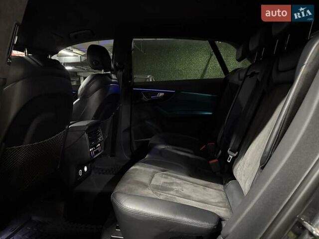 Серый Ауди RS Q8, объемом двигателя 4 л и пробегом 67 тыс. км за 91500 $, фото 76 на Automoto.ua