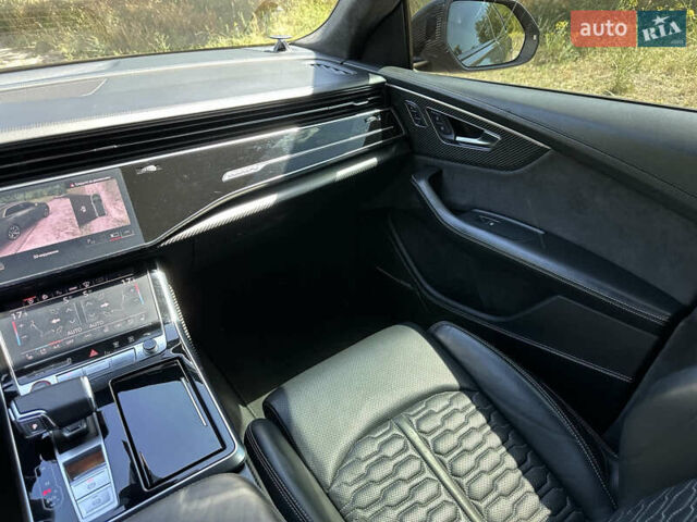 Сірий Ауді RS Q8, об'ємом двигуна 4 л та пробігом 37 тис. км за 120000 $, фото 10 на Automoto.ua