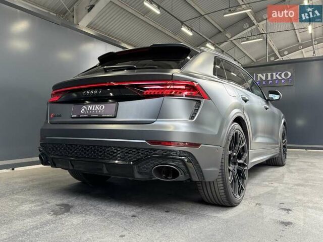 Сірий Ауді RS Q8, об'ємом двигуна 4 л та пробігом 70 тис. км за 95000 $, фото 14 на Automoto.ua