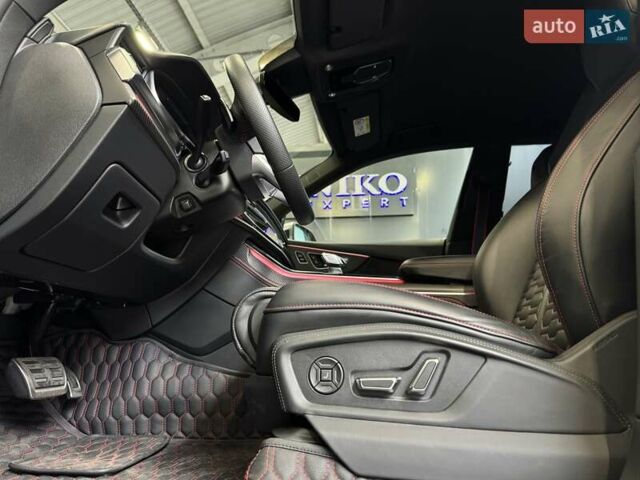 Сірий Ауді RS Q8, об'ємом двигуна 4 л та пробігом 70 тис. км за 95000 $, фото 35 на Automoto.ua