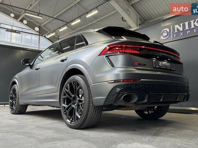 Сірий Ауді RS Q8, об'ємом двигуна 4 л та пробігом 70 тис. км за 95000 $, фото 12 на Automoto.ua