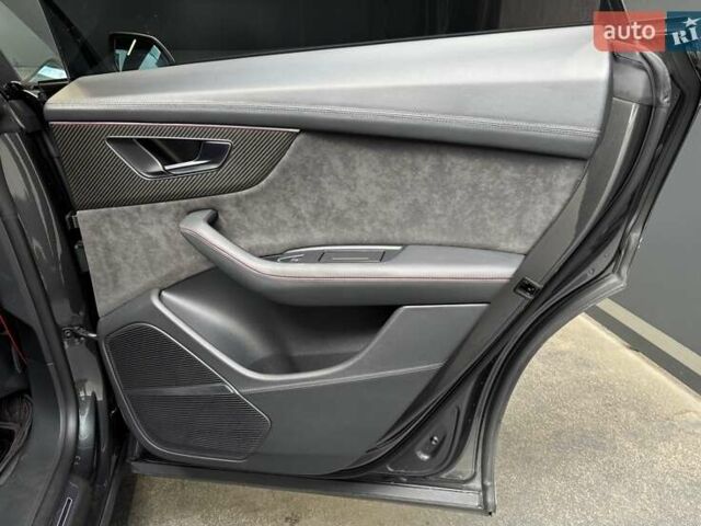 Сірий Ауді RS Q8, об'ємом двигуна 4 л та пробігом 70 тис. км за 95000 $, фото 47 на Automoto.ua