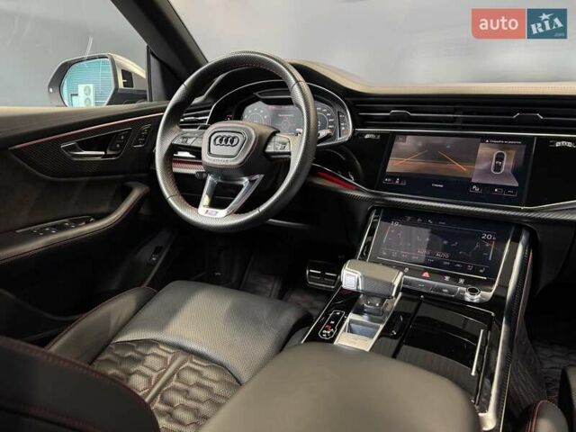 Сірий Ауді RS Q8, об'ємом двигуна 4 л та пробігом 70 тис. км за 95000 $, фото 31 на Automoto.ua