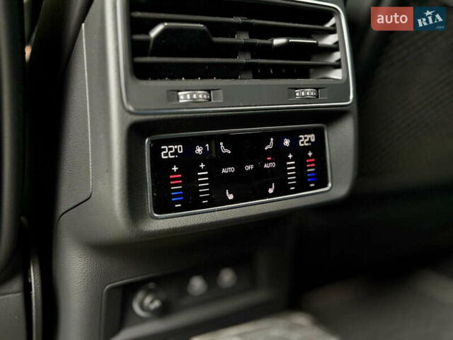 Серый Ауди RS Q8, объемом двигателя 4 л и пробегом 5 тыс. км за 135000 $, фото 22 на Automoto.ua