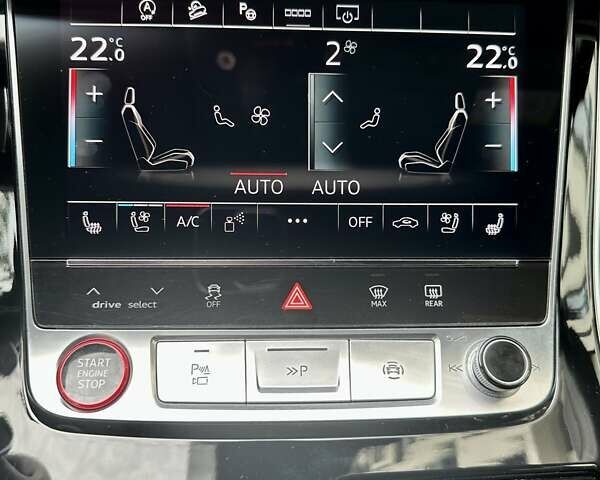 Сірий Ауді RS Q8, об'ємом двигуна 4 л та пробігом 27 тис. км за 121700 $, фото 32 на Automoto.ua