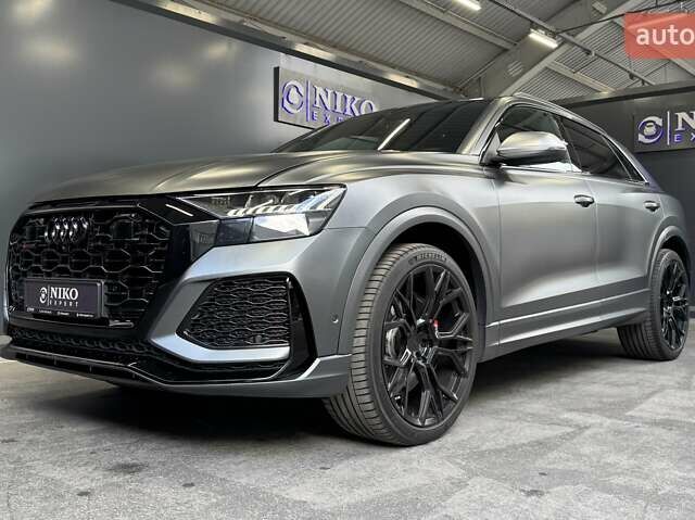 Сірий Ауді RS Q8, об'ємом двигуна 4 л та пробігом 70 тис. км за 95000 $, фото 3 на Automoto.ua