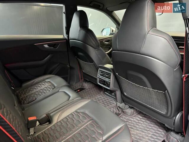 Сірий Ауді RS Q8, об'ємом двигуна 4 л та пробігом 70 тис. км за 95000 $, фото 38 на Automoto.ua