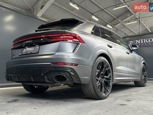 Сірий Ауді RS Q8, об'ємом двигуна 4 л та пробігом 70 тис. км за 95000 $, фото 17 на Automoto.ua