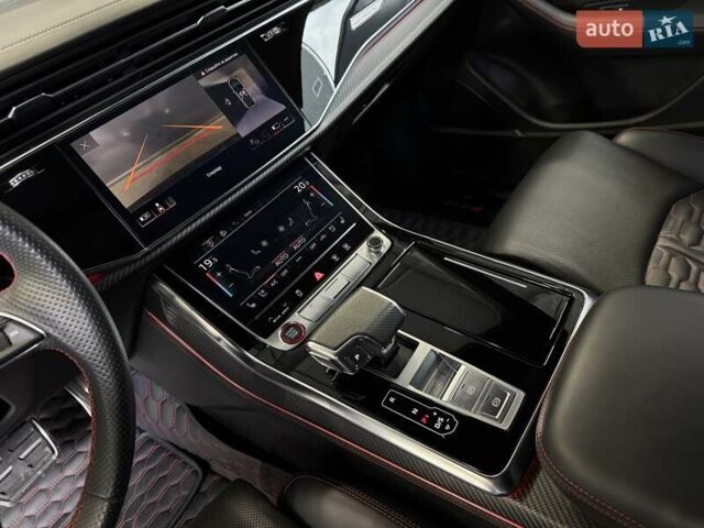 Сірий Ауді RS Q8, об'ємом двигуна 4 л та пробігом 70 тис. км за 95000 $, фото 42 на Automoto.ua
