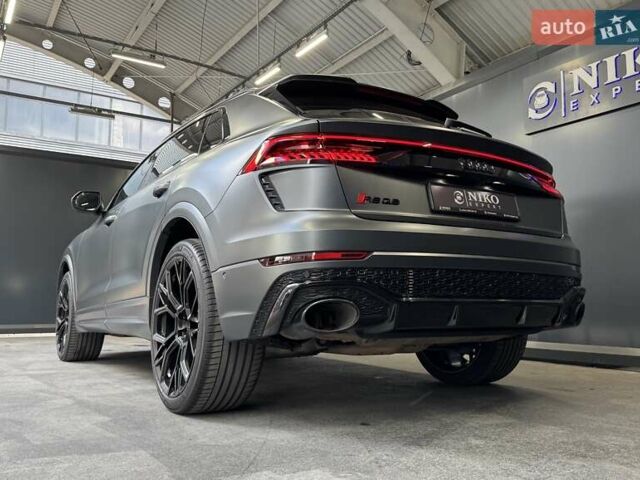 Сірий Ауді RS Q8, об'ємом двигуна 4 л та пробігом 70 тис. км за 95000 $, фото 13 на Automoto.ua