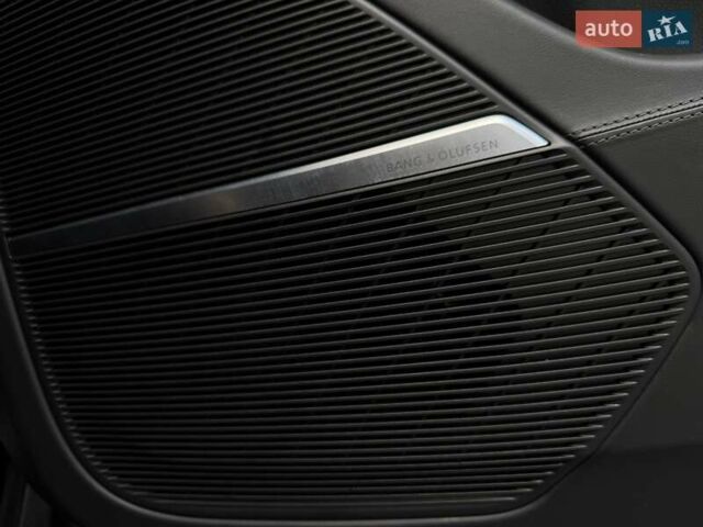 Сірий Ауді RS Q8, об'ємом двигуна 4 л та пробігом 70 тис. км за 95000 $, фото 45 на Automoto.ua