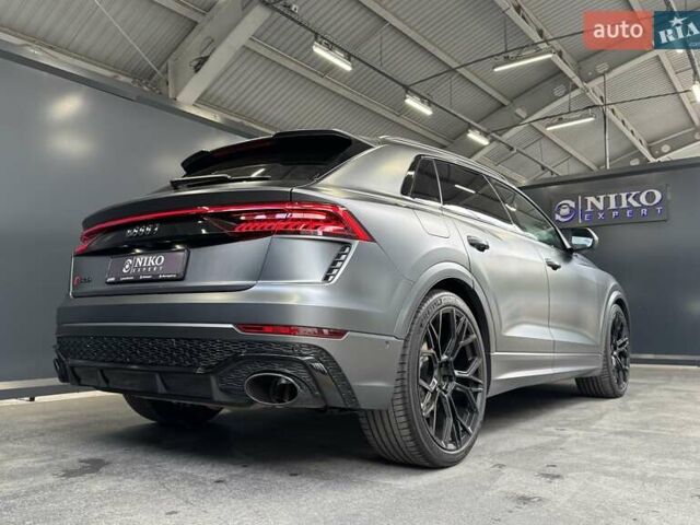 Сірий Ауді RS Q8, об'ємом двигуна 4 л та пробігом 70 тис. км за 95000 $, фото 16 на Automoto.ua