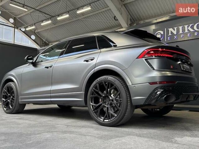 Сірий Ауді RS Q8, об'ємом двигуна 4 л та пробігом 70 тис. км за 95000 $, фото 9 на Automoto.ua