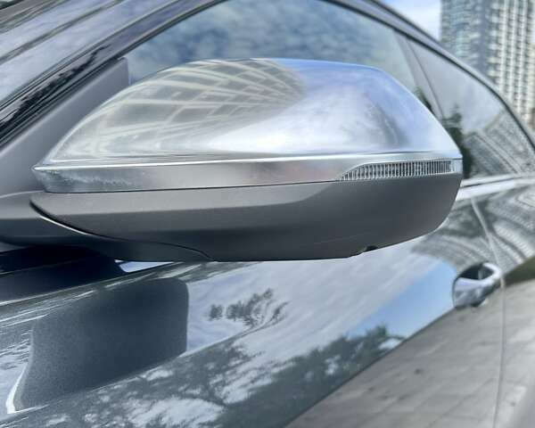 Сірий Ауді RS Q8, об'ємом двигуна 4 л та пробігом 27 тис. км за 121700 $, фото 16 на Automoto.ua