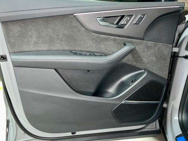 Сірий Ауді RS Q8, об'ємом двигуна 0 л та пробігом 22 тис. км за 134900 $, фото 39 на Automoto.ua