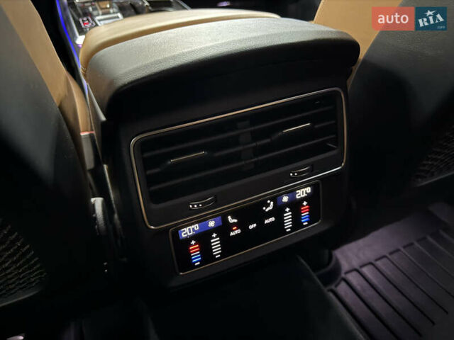 Серый Ауди RS Q8, объемом двигателя 4 л и пробегом 63 тыс. км за 92000 $, фото 26 на Automoto.ua