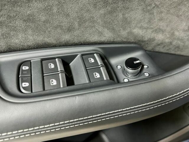 Сірий Ауді RS Q8, об'ємом двигуна 0 л та пробігом 22 тис. км за 134900 $, фото 43 на Automoto.ua