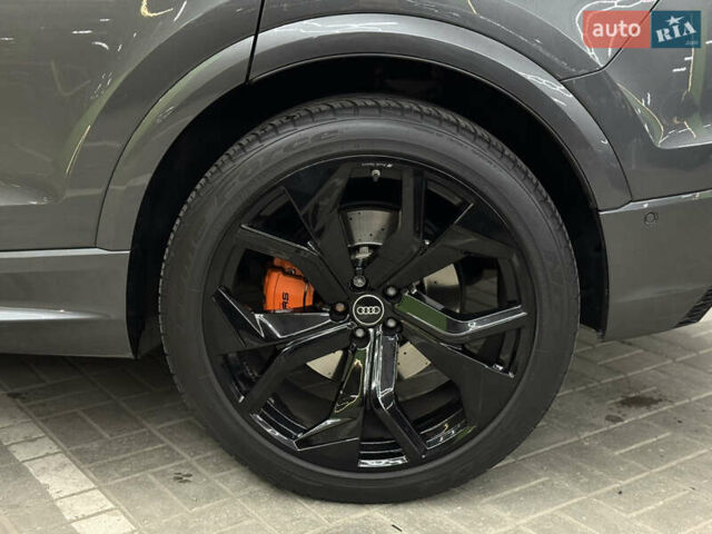 Серый Ауди RS Q8, объемом двигателя 4 л и пробегом 63 тыс. км за 92000 $, фото 27 на Automoto.ua