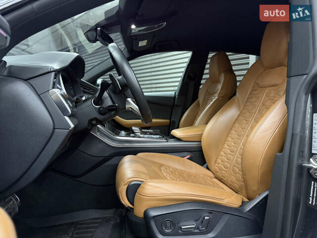 Серый Ауди RS Q8, объемом двигателя 4 л и пробегом 63 тыс. км за 92000 $, фото 11 на Automoto.ua