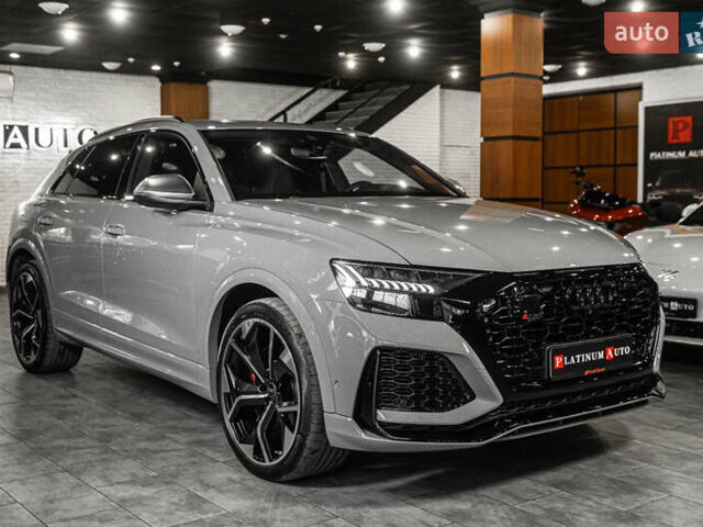 Ауді RS Q8 2023 у Одесі на Automoto.ua Сірий Ауді RS Q8, об'ємом двигуна 4 л та пробігом 15 тис. км за 118500 $, фото 32 на Automoto.ua