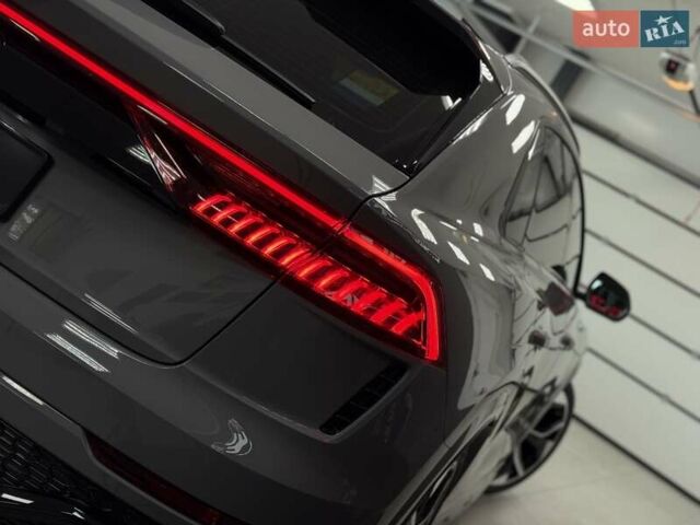 Сірий Ауді RS Q8, об'ємом двигуна 4 л та пробігом 1 тис. км за 139500 $, фото 17 на Automoto.ua