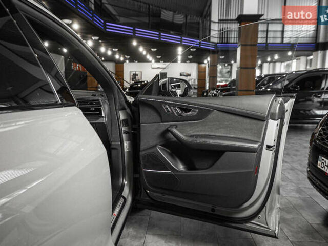 Ауді RS Q8 2023 у Одесі на Automoto.ua Сірий Ауді RS Q8, об'ємом двигуна 4 л та пробігом 15 тис. км за 118500 $, фото 85 на Automoto.ua