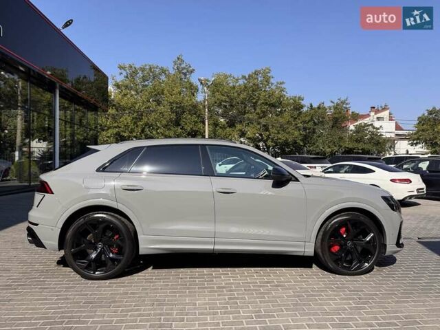 Сірий Ауді RS Q8, об'ємом двигуна 4 л та пробігом 27 тис. км за 126900 $, фото 7 на Automoto.ua