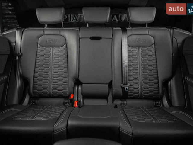 Ауді RS Q8 2023 у Одесі на Automoto.ua Сірий Ауді RS Q8, об'ємом двигуна 4 л та пробігом 15 тис. км за 118500 $, фото 100 на Automoto.ua