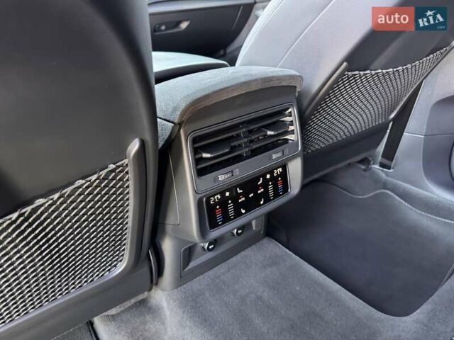 Сірий Ауді RS Q8, об'ємом двигуна 4 л та пробігом 27 тис. км за 126900 $, фото 13 на Automoto.ua