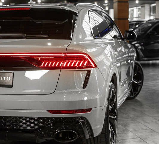 Ауді RS Q8 2023 у Одесі на Automoto.ua Сірий Ауді RS Q8, об'ємом двигуна 4 л та пробігом 15 тис. км за 118500 $, фото 2 на Automoto.ua