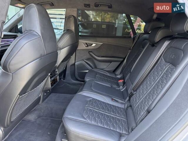 Сірий Ауді RS Q8, об'ємом двигуна 4 л та пробігом 27 тис. км за 126900 $, фото 11 на Automoto.ua