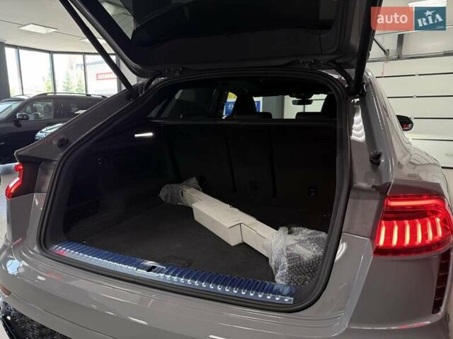 Сірий Ауді RS Q8, об'ємом двигуна 4 л та пробігом 1 тис. км за 139500 $, фото 73 на Automoto.ua