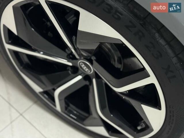Сірий Ауді RS Q8, об'ємом двигуна 4 л та пробігом 1 тис. км за 139500 $, фото 15 на Automoto.ua