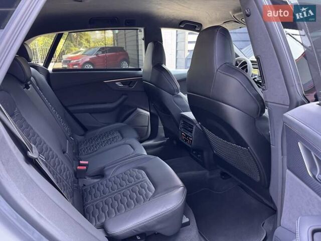Сірий Ауді RS Q8, об'ємом двигуна 4 л та пробігом 27 тис. км за 126900 $, фото 14 на Automoto.ua